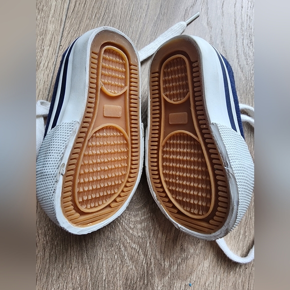 3/$25 - Honors baby shoes size 1 - Picture 3 of 4